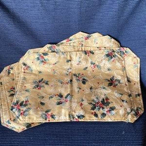 Placemats - Set of six (6) Reversible Heavy Golden Damask with Holly Design